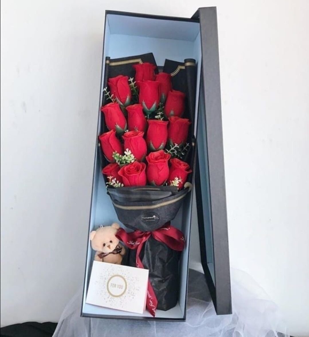 Boxed rose's bouquet