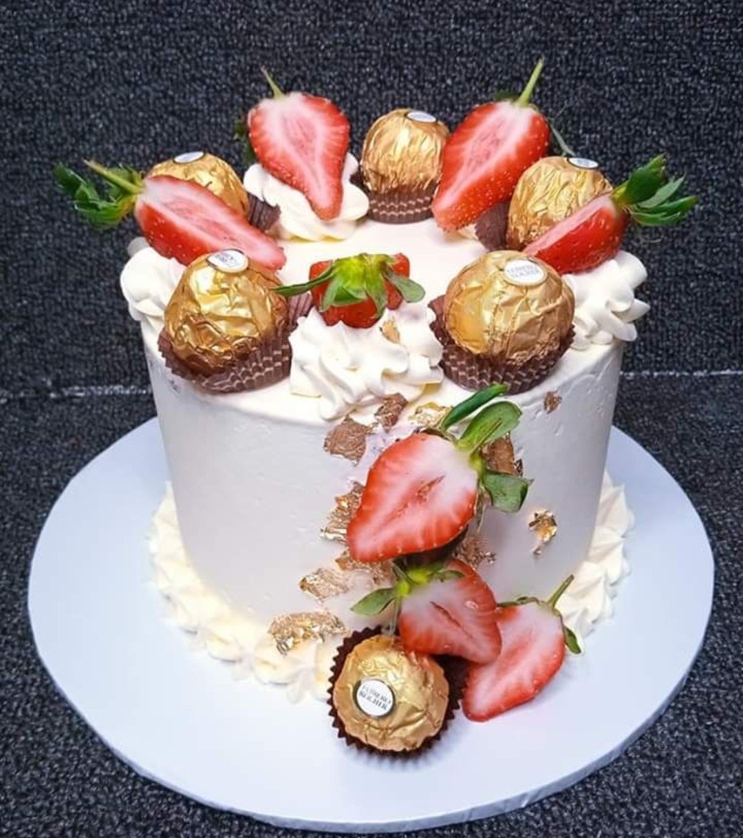 Strawberry creative cake